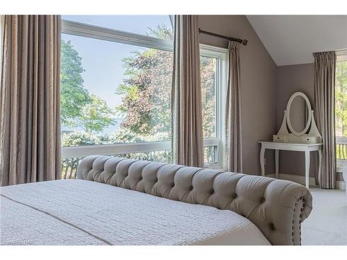 328 Niagara Boulevard, Niagara-On-The-Lake, ON - Indoor Photo Showing Bedroom