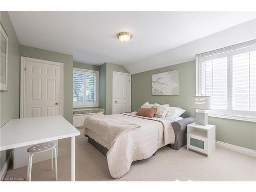 328 Niagara Boulevard, Niagara-On-The-Lake, ON - Indoor Photo Showing Bedroom