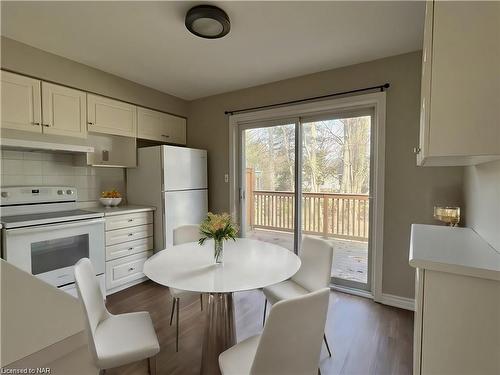 10-443 Nassau Street, Niagara-On-The-Lake, ON - Indoor Photo Showing Kitchen