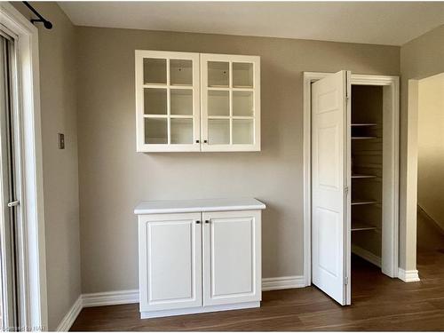 10-443 Nassau Street, Niagara-On-The-Lake, ON - Indoor Photo Showing Kitchen With Double Sink