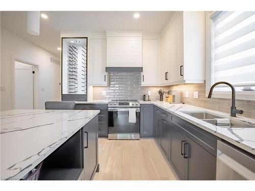 3709 Ryan Avenue, Fort Erie, ON - Indoor Photo Showing Kitchen With Double Sink With Upgraded Kitchen