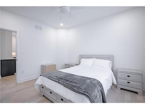 3709 Ryan Avenue, Fort Erie, ON - Indoor Photo Showing Bedroom