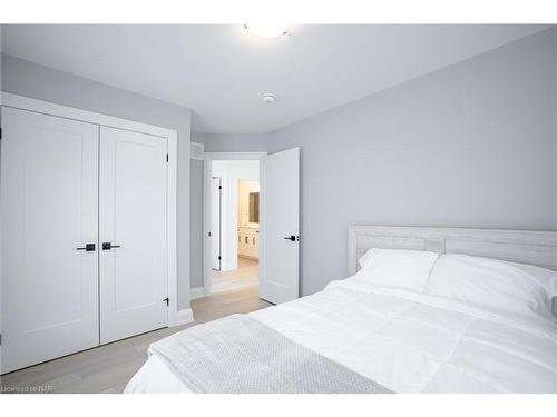 3709 Ryan Avenue, Fort Erie, ON - Indoor Photo Showing Bedroom