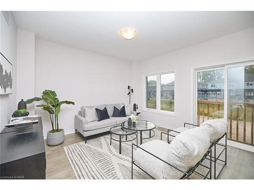 3245 Dominion Road, Ridgeway, ON - Indoor Photo Showing Living Room