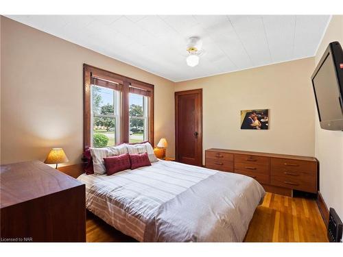 24 Forest Avenue, Port Colborne, ON - Indoor Photo Showing Bedroom