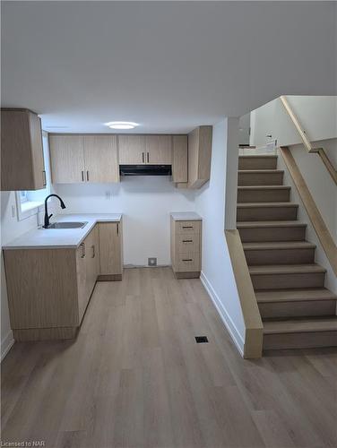 Lower B-37 Parkdale Drive, Thorold, ON - Indoor Photo Showing Kitchen