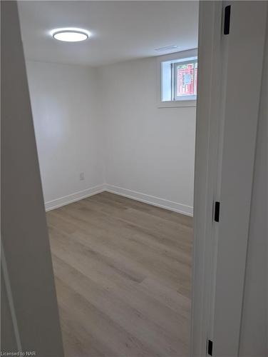 Lower B-37 Parkdale Drive, Thorold, ON - Indoor Photo Showing Other Room