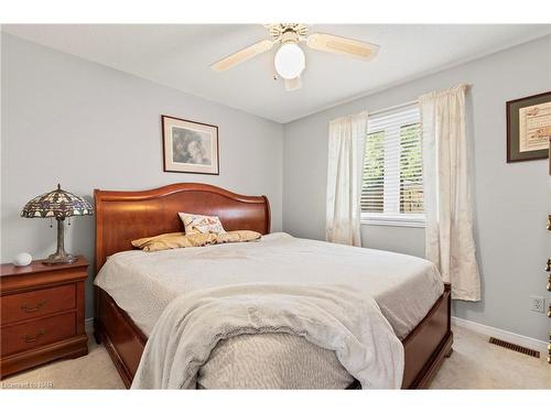 24-122 Bunting Road, St. Catharines, ON - Indoor Photo Showing Bedroom