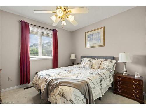 24-122 Bunting Road, St. Catharines, ON - Indoor Photo Showing Bedroom