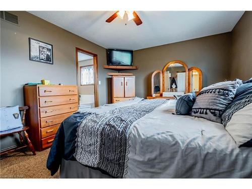 19 Windle Village Crescent, Thorold, ON - Indoor Photo Showing Bedroom