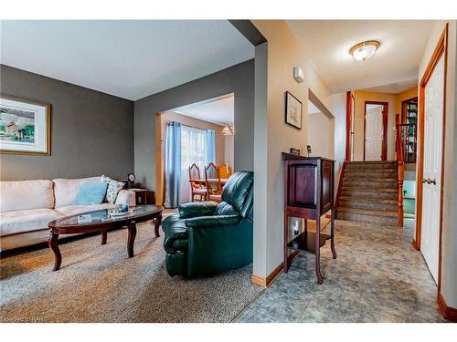 19 Windle Village Crescent, Thorold, ON - Indoor Photo Showing Living Room