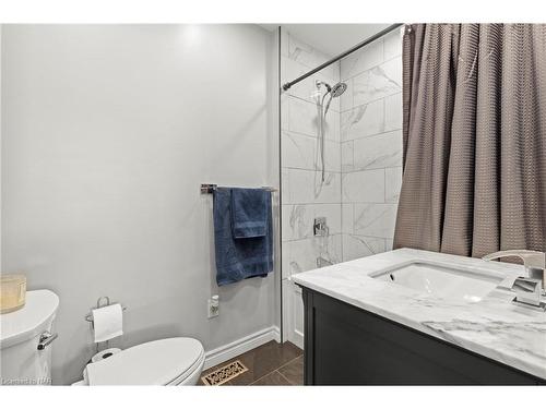 6386 Crawford Street, Niagara Falls, ON - Indoor Photo Showing Bathroom