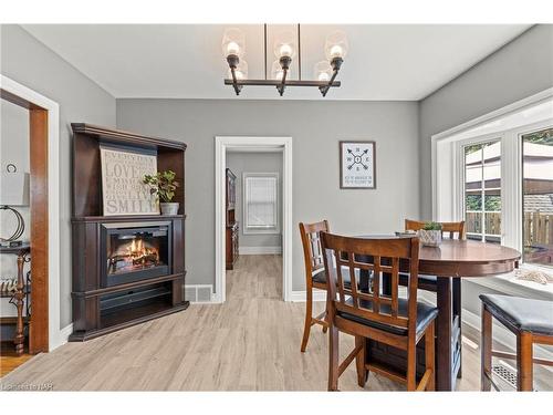 6386 Crawford Street, Niagara Falls, ON - Indoor Photo Showing Dining Room