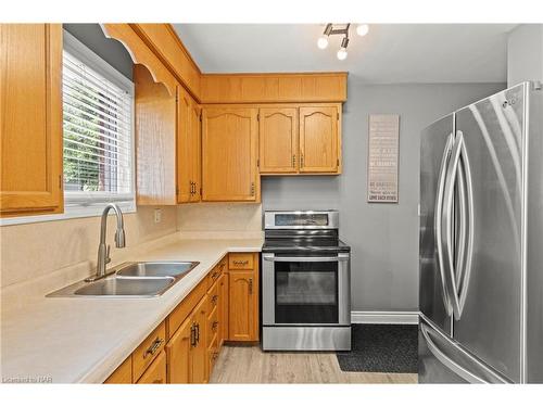 6386 Crawford Street, Niagara Falls, ON - Indoor Photo Showing Kitchen With Double Sink