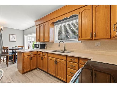 6386 Crawford Street, Niagara Falls, ON - Indoor Photo Showing Kitchen With Double Sink