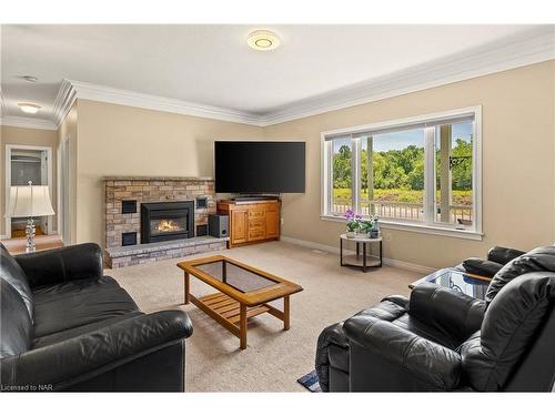 2170 Houck Crescent, Fort Erie, ON - Indoor Photo Showing Living Room With Fireplace