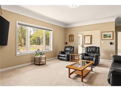 2170 Houck Crescent, Fort Erie, ON - Indoor Photo Showing Living Room