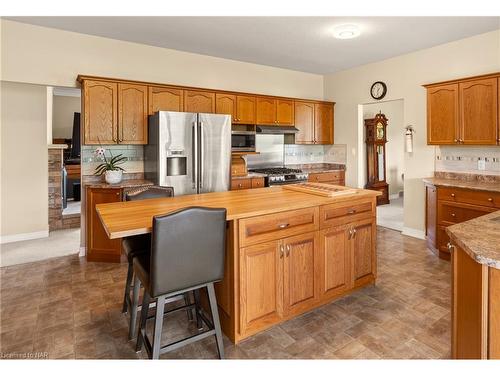 2170 Houck Crescent, Fort Erie, ON - Indoor Photo Showing Kitchen