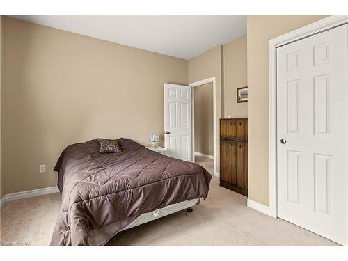 2170 Houck Crescent, Fort Erie, ON - Indoor Photo Showing Bedroom