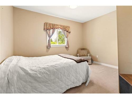 2170 Houck Crescent, Fort Erie, ON - Indoor Photo Showing Bedroom