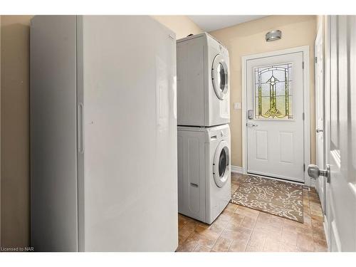 2170 Houck Crescent, Fort Erie, ON - Indoor Photo Showing Laundry Room