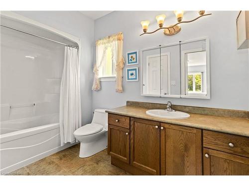 2170 Houck Crescent, Fort Erie, ON - Indoor Photo Showing Bathroom