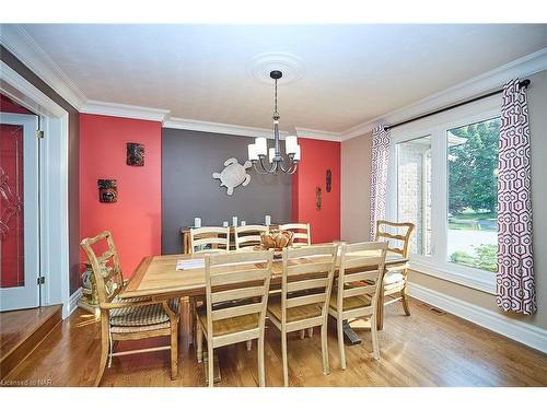 14 Brookfield Court, Fonthill, ON - Indoor Photo Showing Dining Room