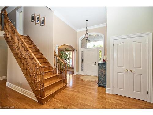 14 Brookfield Court, Fonthill, ON - Indoor Photo Showing Other Room