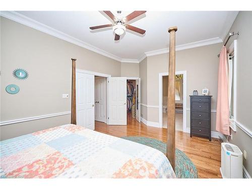 14 Brookfield Court, Fonthill, ON - Indoor Photo Showing Bedroom