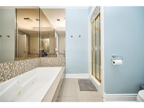 14 Brookfield Court, Fonthill, ON - Indoor Photo Showing Bathroom