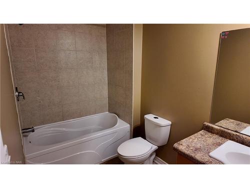 3 Calcott Court, Thorold, ON - Indoor Photo Showing Bathroom