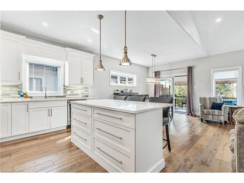 55-180 Port Robinson Road, Pelham, ON - Indoor Photo Showing Kitchen With Upgraded Kitchen