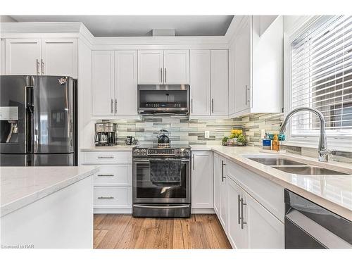 55-180 Port Robinson Road, Pelham, ON - Indoor Photo Showing Kitchen With Double Sink With Upgraded Kitchen