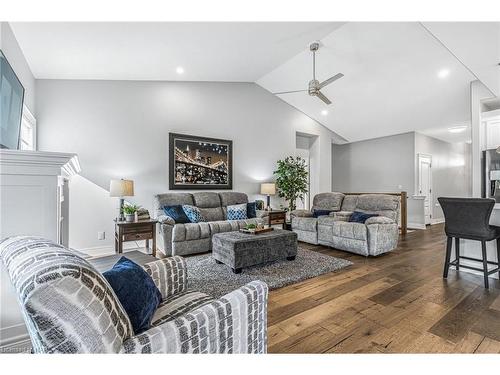 55-180 Port Robinson Road, Pelham, ON - Indoor Photo Showing Living Room