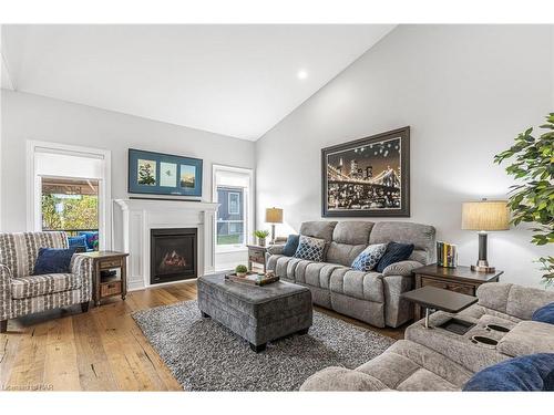 55-180 Port Robinson Road, Pelham, ON - Indoor Photo Showing Living Room With Fireplace