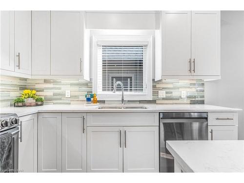 55-180 Port Robinson Road, Pelham, ON - Indoor Photo Showing Kitchen With Double Sink With Upgraded Kitchen