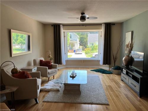 164 Dalhousie Avenue, St. Catharines, ON - Indoor Photo Showing Living Room