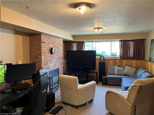 164 Dalhousie Avenue, St. Catharines, ON - Indoor Photo Showing Living Room