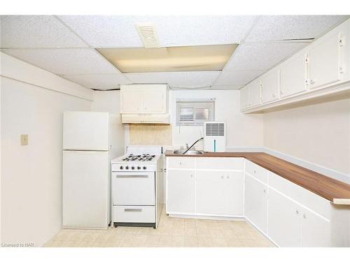 87 Southworth Street, Welland, ON - Indoor Photo Showing Kitchen