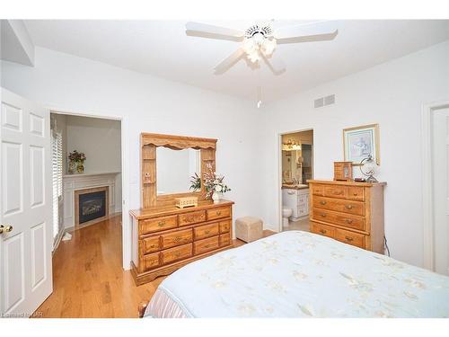 10-8142 Costabile Drive, Niagara Falls, ON - Indoor Photo Showing Bedroom