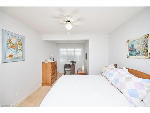 10-8142 Costabile Drive, Niagara Falls, ON - Indoor Photo Showing Bedroom