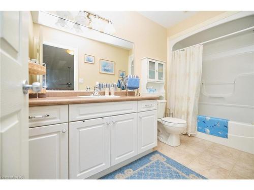 10-8142 Costabile Drive, Niagara Falls, ON - Indoor Photo Showing Bathroom