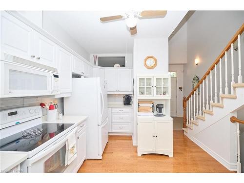 10-8142 Costabile Drive, Niagara Falls, ON - Indoor Photo Showing Kitchen