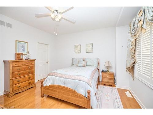 10-8142 Costabile Drive, Niagara Falls, ON - Indoor Photo Showing Bedroom