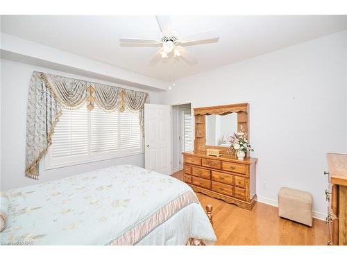 10-8142 Costabile Drive, Niagara Falls, ON - Indoor Photo Showing Bedroom