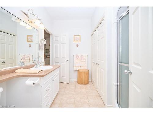 10-8142 Costabile Drive, Niagara Falls, ON - Indoor Photo Showing Bathroom