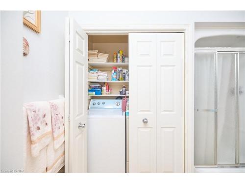 10-8142 Costabile Drive, Niagara Falls, ON - Indoor Photo Showing Laundry Room