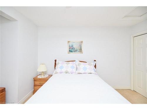 10-8142 Costabile Drive, Niagara Falls, ON - Indoor Photo Showing Bedroom