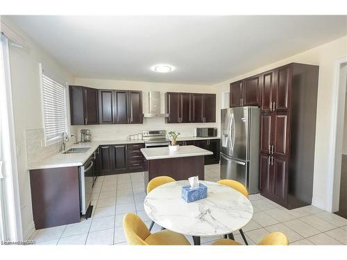 11 Cirillo Street, Brampton, ON - Indoor Photo Showing Kitchen