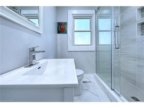 15 Oakridge Crescent, Port Colborne, ON - Indoor Photo Showing Bathroom